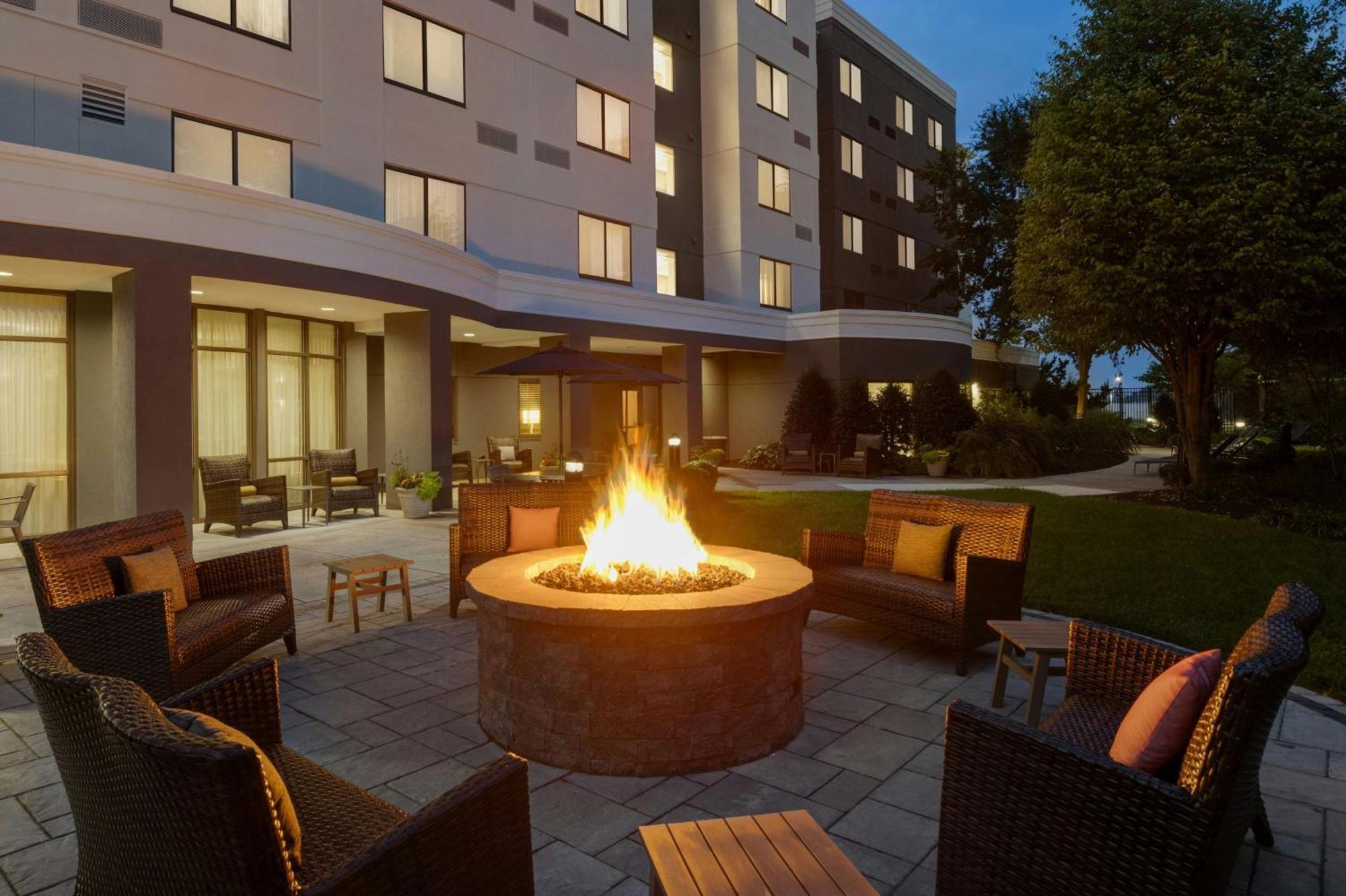 Hotel Courtyard Lancaster Fertility Exterior foto